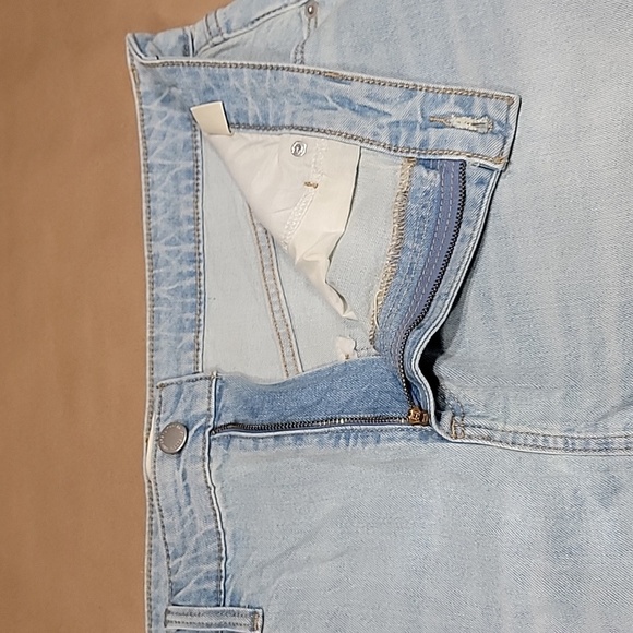 Universal Thread Size 17 Medium Light Wash Denim Mini Skirt, Raw Hem. - Picture 7 of 9